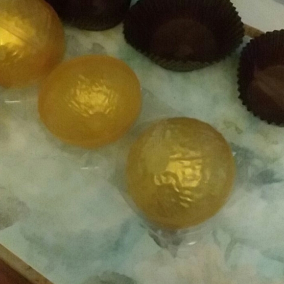 Golden Candy Balls - Picture 4 of 7